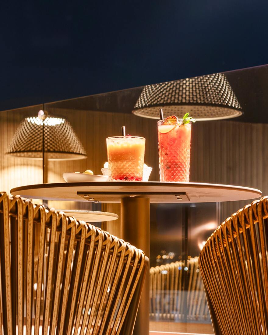 Lounge Space & bar / cocktails